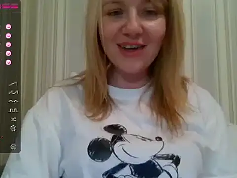 Snapshot of urbadkitty chatting on 01.19.25 urbadkitty online show from 01.19.25