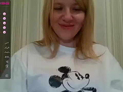 Snapshot of urbadkitty chatting on 01.24.25 urbadkitty online show from 01.24.25