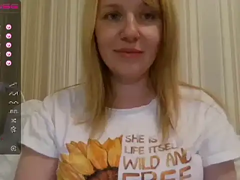 Snapshot of urbadkitty chatting on 02.14.25 urbadkitty online show from 02.14.25