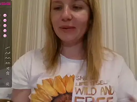 Snapshot of urbadkitty chatting on 02.14.25 urbadkitty online show from 02.14.25