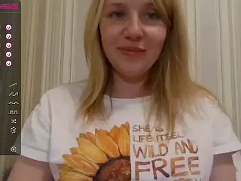 Snapshot of urbadkitty chatting on 02.15.25 urbadkitty online show from 02.15.25