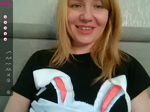 Snapshot of urbadkitty chatting on 02.24.25 urbadkitty online show from 02.24.25