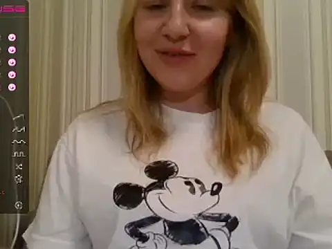 Snapshot of urbadkitty chatting on 02.28.25 urbadkitty online show from 02.28.25