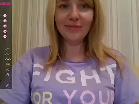 Snapshot of urbadkitty chatting on 03.02.25 urbadkitty online show from 03.02.25