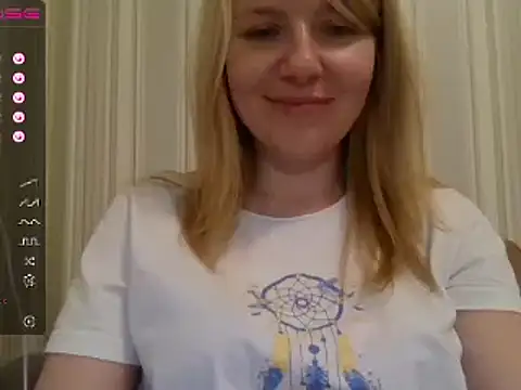 Snapshot of urbadkitty chatting on 03.07.25 urbadkitty online show from 03.07.25