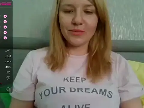 Snapshot of urbadkitty chatting on 03.20.25 urbadkitty online show from 03.20.25