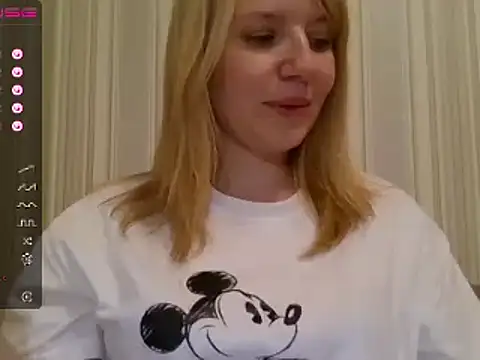 Snapshot of urbadkitty chatting on 03.21.25 urbadkitty online show from 03.21.25