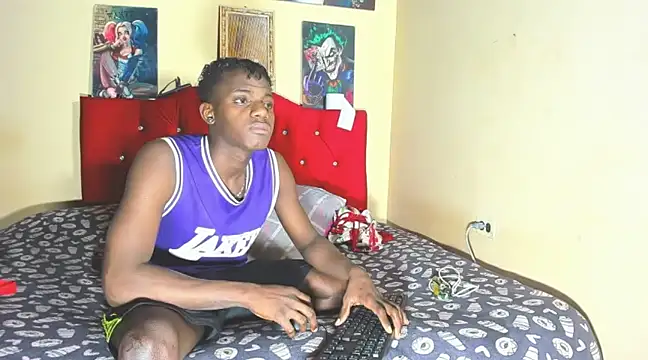 Snapshot of blackWhite_hot chatting on 02.04.25 blackWhite hot online show from 02.04.25