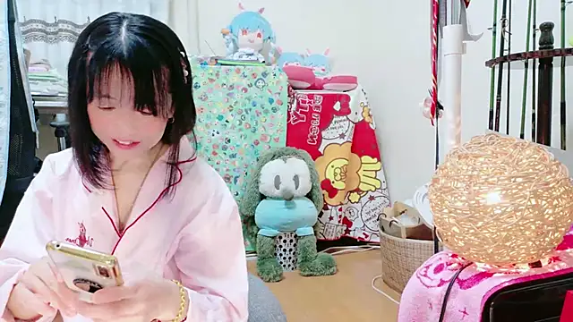 Snapshot of renapiyon8182 chatting on 02.14.25 renapiyon8182 online show from 02.14.25