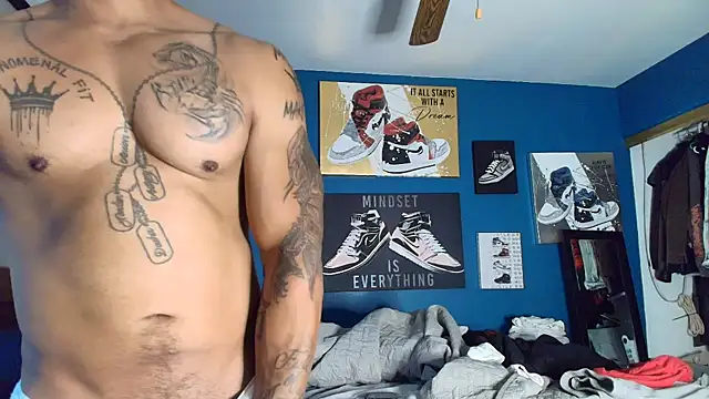 Snapshot of athephenomenal1 chatting on 11.03.25 athephenomenal1 online show from 11.03.25