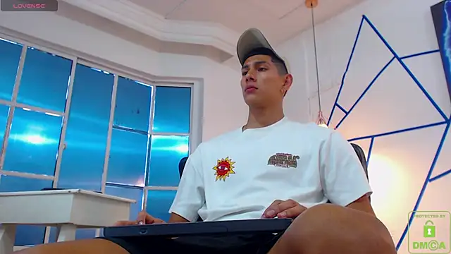 Snapshot of Valerio_20 chatting on 12.12.24 Valerio 20 online show from 12.12.24