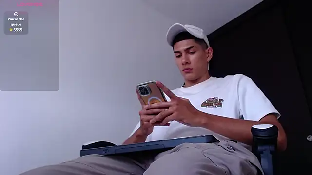 Snapshot of Valerio_20 chatting on 02.11.25 Valerio 20 online show from 02.11.25