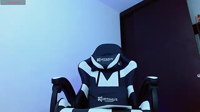 Snapshot of Valerio_20 chatting on 02.13.25 Valerio 20 online show from 02.13.25