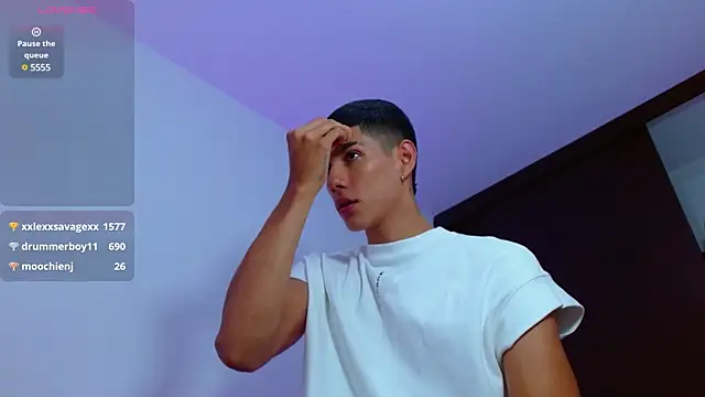 Snapshot of Valerio_20 chatting on 02.13.25 Valerio 20 online show from 02.13.25