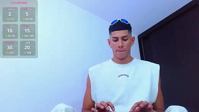 Snapshot of Valerio_20 chatting on 03.08.25 Valerio 20 online show from 03.08.25