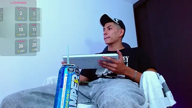 Snapshot of Valerio_20 chatting on 03.10.25 Valerio 20 online show from 03.10.25