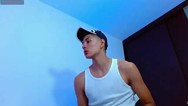 Snapshot of Valerio_20 chatting on 03.17.25 Valerio 20 online show from 03.17.25