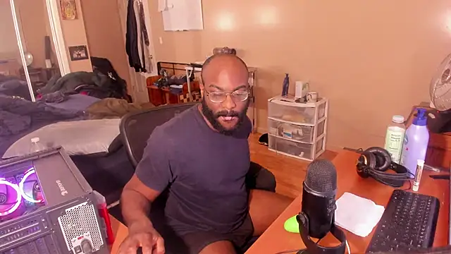 MrChuckDailyXXX online show from 01.21.25