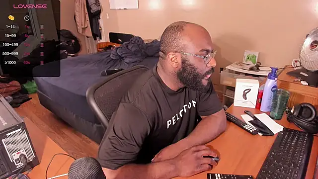 MrChuckDailyXXX online show from 03.17.25