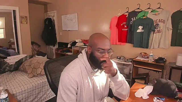 MrChuckDailyXXX online show from 10.21.25