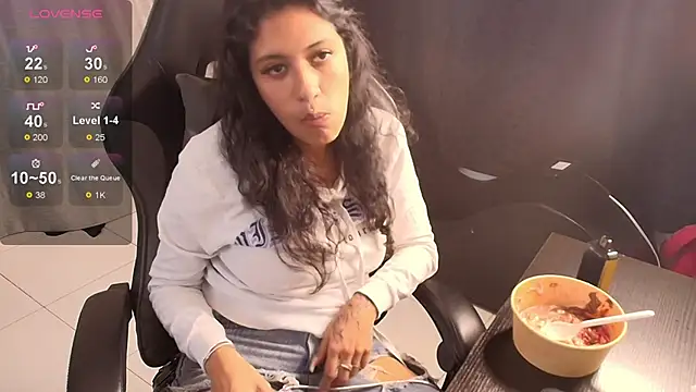 Snapshot of Meraky__ chatting on 11.18.25 Meraky online show from 11.18.25