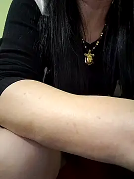 Snapshot of Hangem111 chatting on 11.30.25 Hangem111 online show from 11.30.25