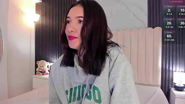 KatDreams  online show from 10.04.25
