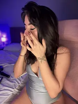 veronicaapink online show from 01.25.25