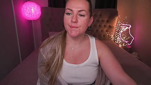 KiraCandyS online show from 02.22.25