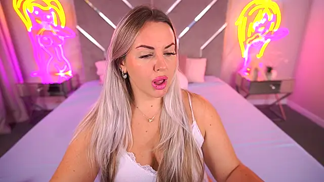 KiraCandyS online show from 11.10.25