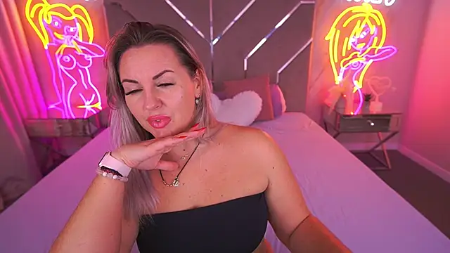 KiraCandyS online show from 11.24.25