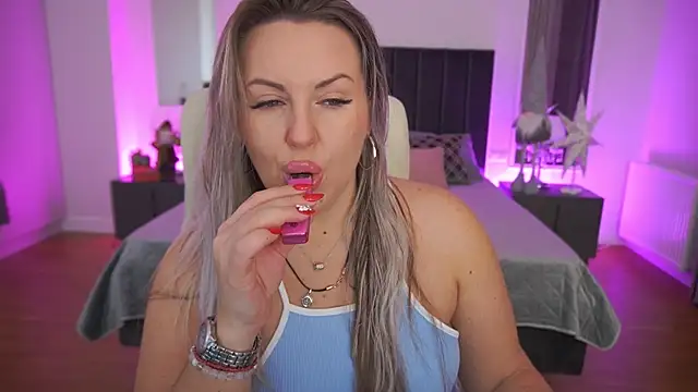 KiraCandyS online show from 01.05.26