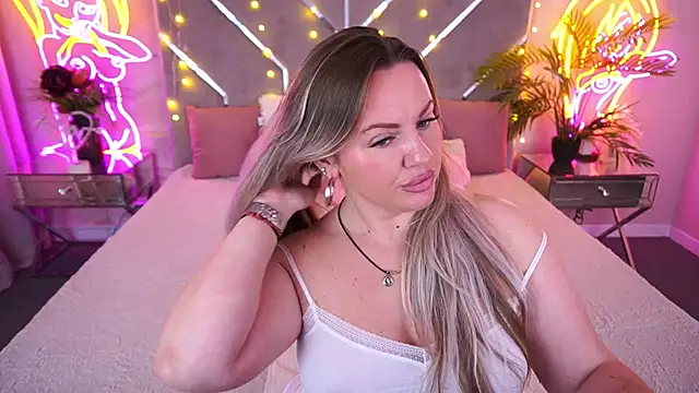 KiraCandyS online show from 04.26.26