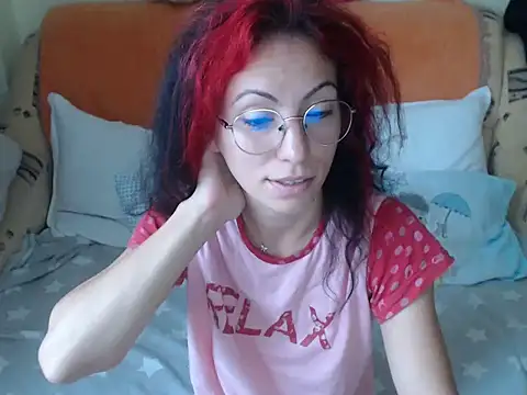 Snapshot of Emmatoo chatting on 09.12.25 Emmatoo online show from 09.12.25