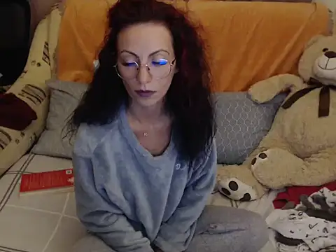 Snapshot of Emmatoo chatting on 09.29.25 Emmatoo online show from 09.29.25