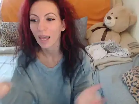 Snapshot of Emmatoo chatting on 09.30.25 Emmatoo online show from 09.30.25