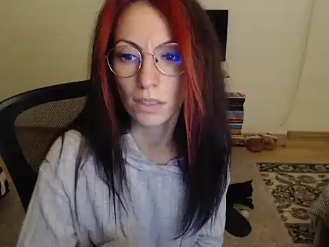 Snapshot of Emmatoo chatting on 10.06.25 Emmatoo online show from 10.06.25