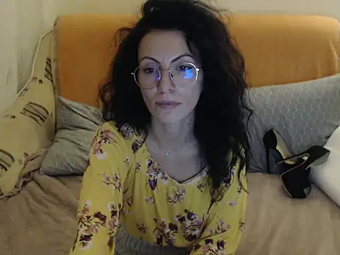 Snapshot of Emmatoo chatting on 10.29.25 Emmatoo online show from 10.29.25