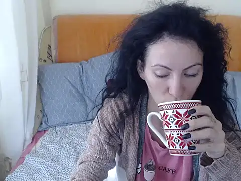 Snapshot of Emmatoo chatting on 10.31.25 Emmatoo online show from 10.31.25