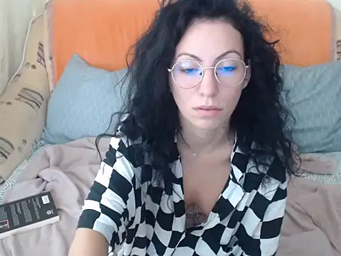 Snapshot of Emmatoo chatting on 11.02.25 Emmatoo online show from 11.02.25