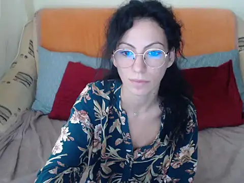 Snapshot of Emmatoo chatting on 11.03.25 Emmatoo online show from 11.03.25