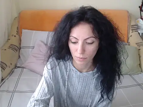 Snapshot of Emmatoo chatting on 11.13.25 Emmatoo online show from 11.13.25