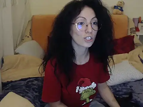 Snapshot of Emmatoo chatting on 11.23.25 Emmatoo online show from 11.23.25