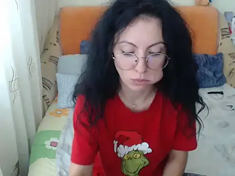 Snapshot of Emmatoo chatting on 11.25.25 Emmatoo online show from 11.25.25