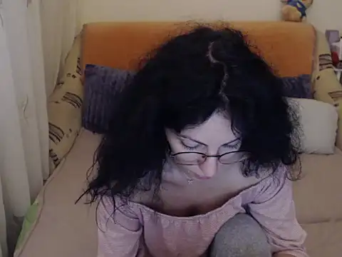 Snapshot of Emmatoo chatting on 11.26.25 Emmatoo online show from 11.26.25