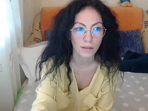 Snapshot of Emmatoo chatting on 11.28.25 Emmatoo online show from 11.28.25