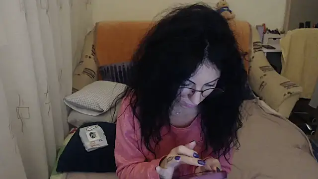 Snapshot of Emmatoo chatting on 11.30.25 Emmatoo online show from 11.30.25