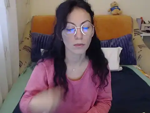 Snapshot of Emmatoo chatting on 12.01.25 Emmatoo online show from 12.01.25