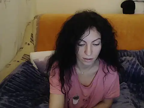 Snapshot of Emmatoo chatting on 12.05.25 Emmatoo online show from 12.05.25