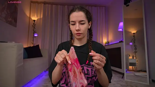 Amely Young online show from 05.10.26